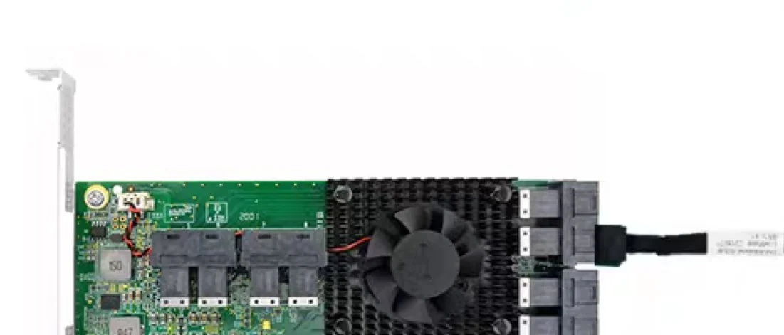 图 1-1 LRNV9348-8I 产品图(SFF-8643 接口与连接线)